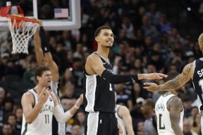 九游-Karsa遭遇二十连败，雄鹿教练面临压力！的简单介绍